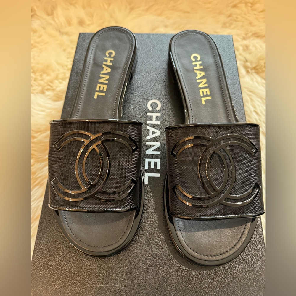 Chanel mesh patent calfskin CC mules 39 black